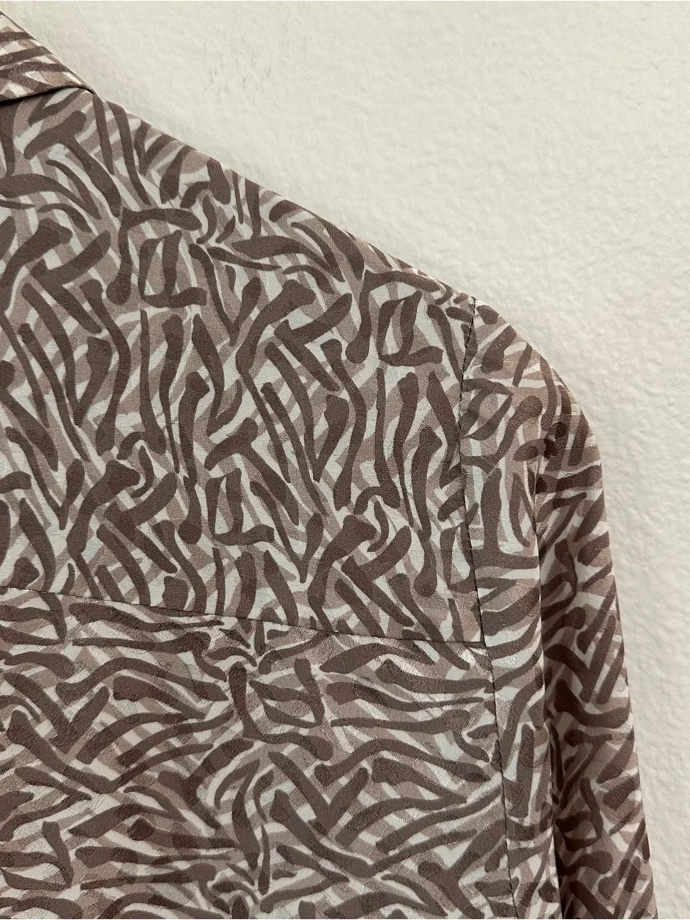 Lafayette 148 New York Printed Long Sleeve 100% Silk Button Down Top Size XS - Picture 7 of 10